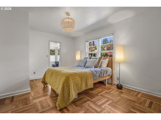 5615 Sw JEFFERSON St, Portland, OR 97221