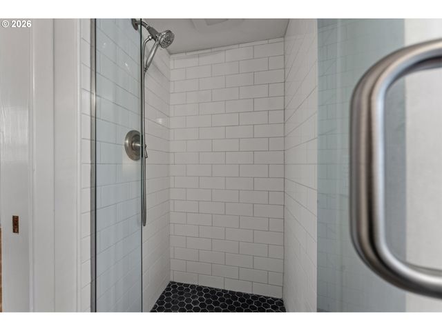 5615 Sw JEFFERSON St, Portland, OR 97221