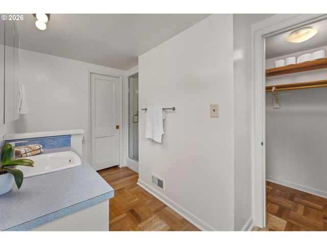 5615 Sw JEFFERSON St, Portland, OR 97221