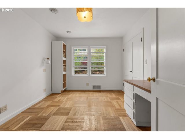 5615 Sw JEFFERSON St, Portland, OR 97221