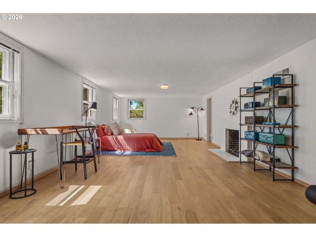 5615 Sw JEFFERSON St, Portland, OR 97221
