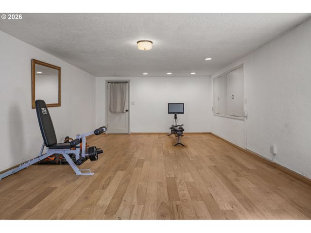 5615 Sw JEFFERSON St, Portland, OR 97221