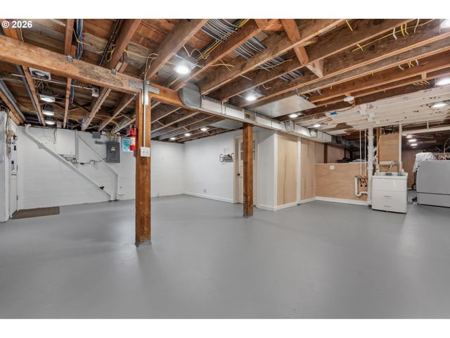 5615 Sw JEFFERSON St, Portland, OR 97221