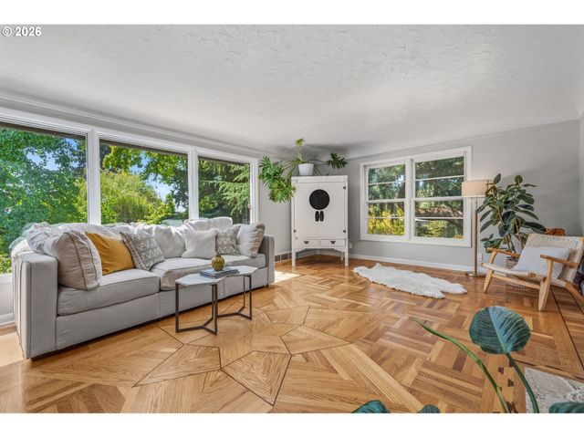 5615 Sw JEFFERSON St, Portland, OR 97221