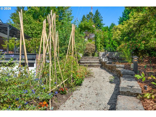 5615 Sw JEFFERSON St, Portland, OR 97221