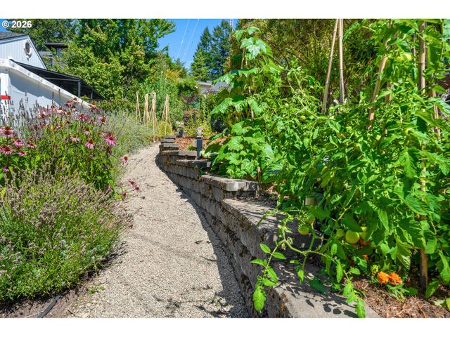 5615 Sw JEFFERSON St, Portland, OR 97221