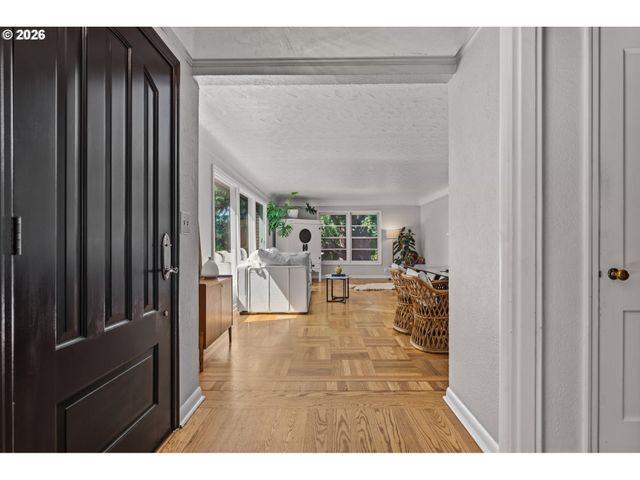 5615 Sw JEFFERSON St, Portland, OR 97221