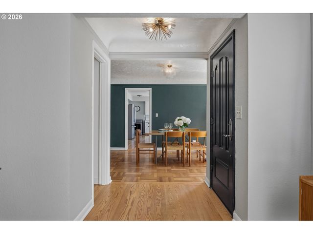 5615 Sw JEFFERSON St, Portland, OR 97221