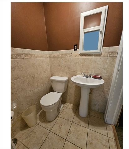 779 Dickinson, Springfield, MA 01108