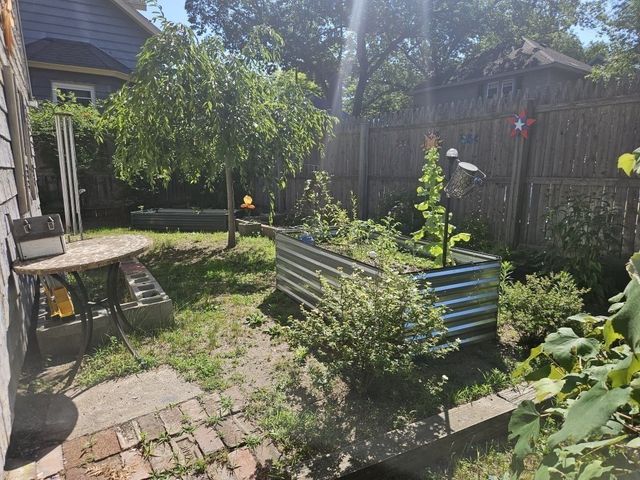 779 Dickinson, Springfield, MA 01108