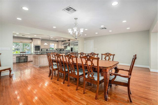 33 Maple Lane, Galveston, TX 77551