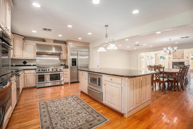 33 Maple Lane, Galveston, TX 77551