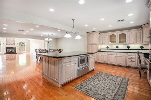 33 Maple Lane, Galveston, TX 77551