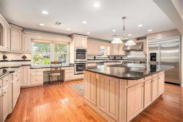 33 Maple Lane, Galveston, TX 77551