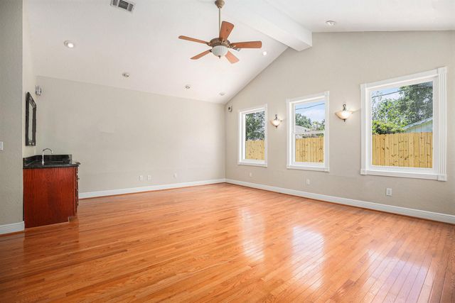 33 Maple Lane, Galveston, TX 77551