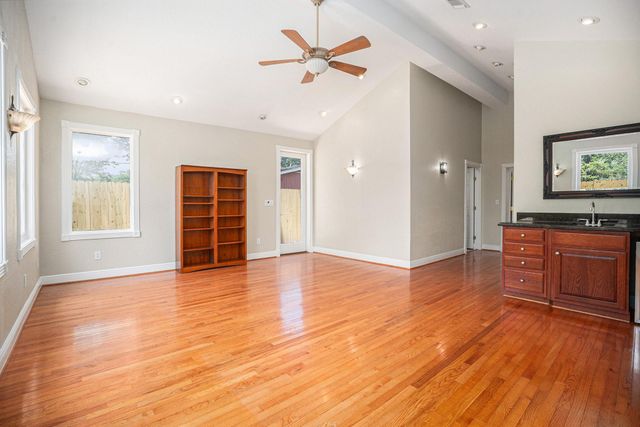 33 Maple Lane, Galveston, TX 77551