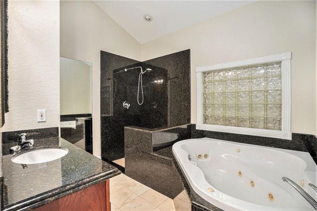 33 Maple Lane, Galveston, TX 77551