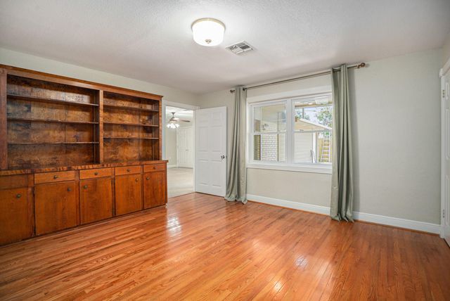 33 Maple Lane, Galveston, TX 77551