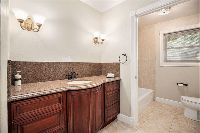 33 Maple Lane, Galveston, TX 77551