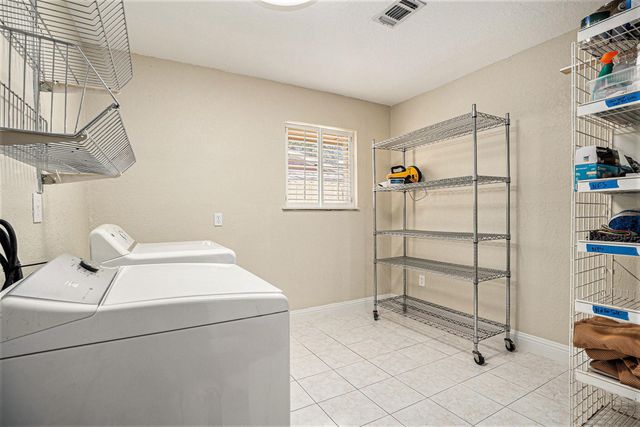 33 Maple Lane, Galveston, TX 77551