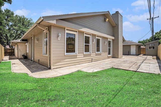 33 Maple Lane, Galveston, TX 77551