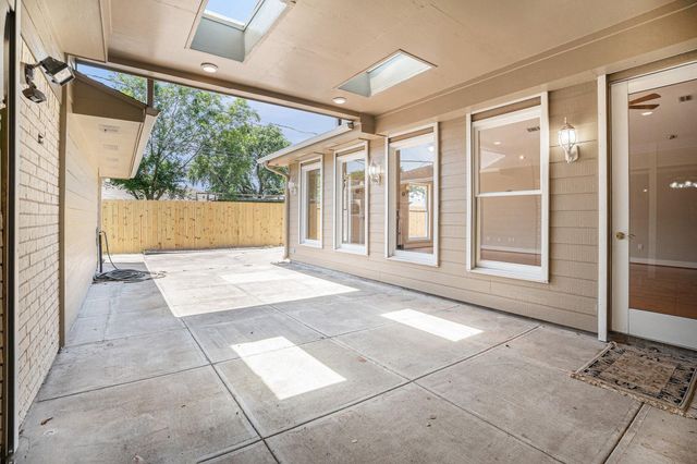 33 Maple Lane, Galveston, TX 77551