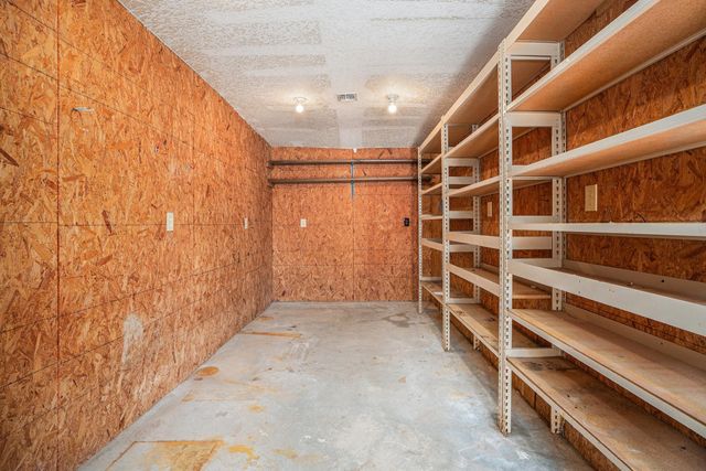 33 Maple Lane, Galveston, TX 77551