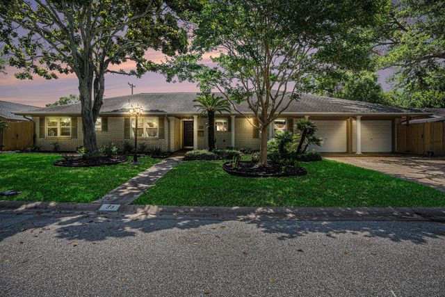 33 Maple Lane, Galveston, TX 77551