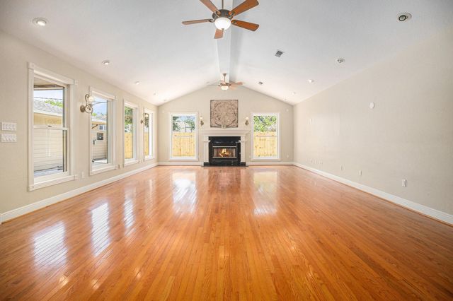 33 Maple Lane, Galveston, TX 77551