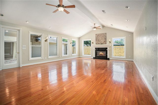 33 Maple Lane, Galveston, TX 77551