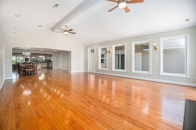 33 Maple Lane, Galveston, TX 77551