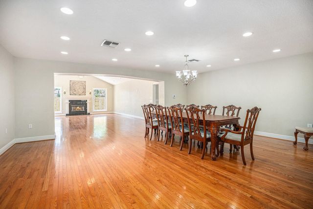 33 Maple Lane, Galveston, TX 77551