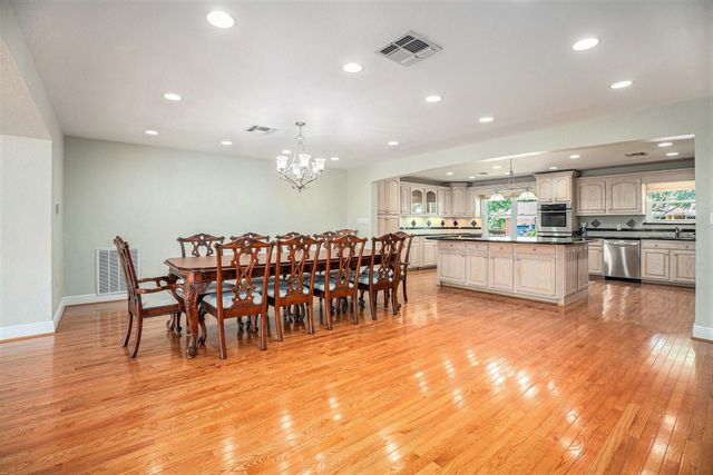 33 Maple Lane, Galveston, TX 77551