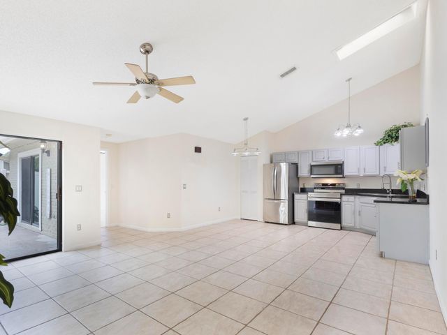5933 Golden Eagle Circle, Palm Beach Gardens, FL 33418
