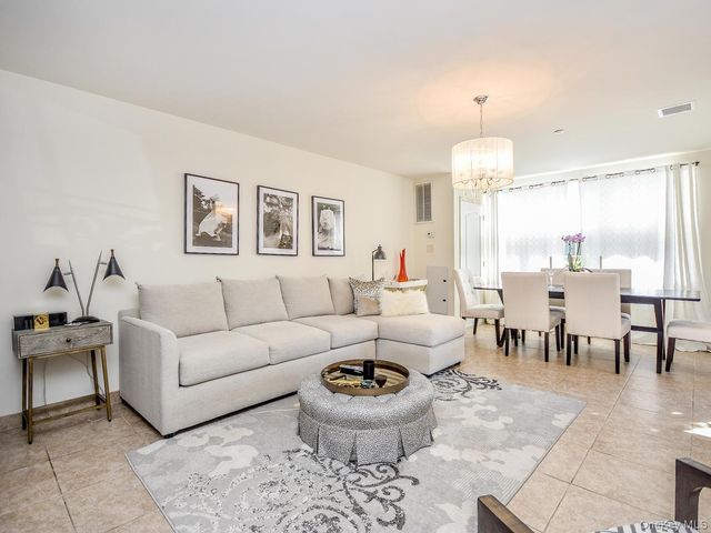 400 Carney Street 607, Glen Cove, NY 11542