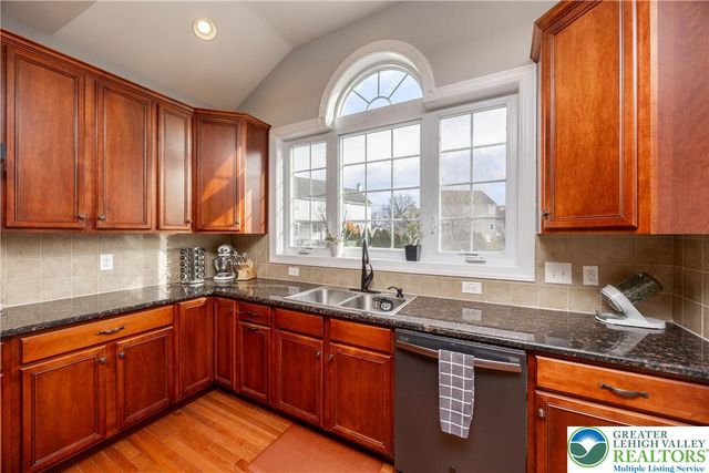 7266 Cedar Road, Lower Macungie Twp, PA 18062