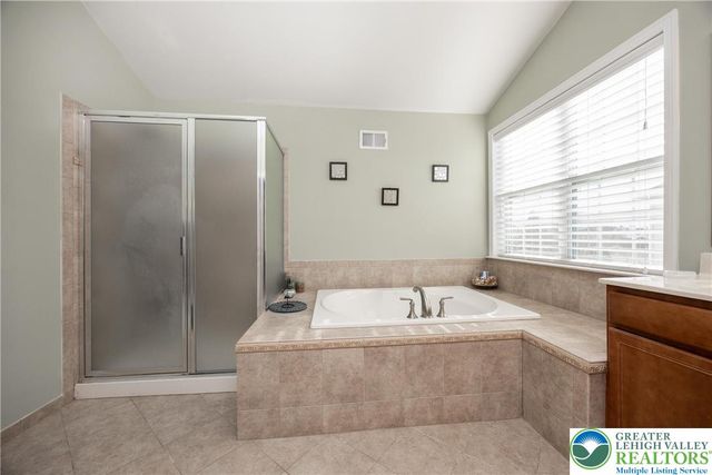 7266 Cedar Road, Lower Macungie Twp, PA 18062