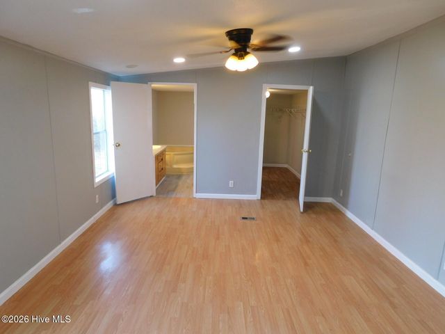 660 Seashell Drive, Kinston, NC 28504