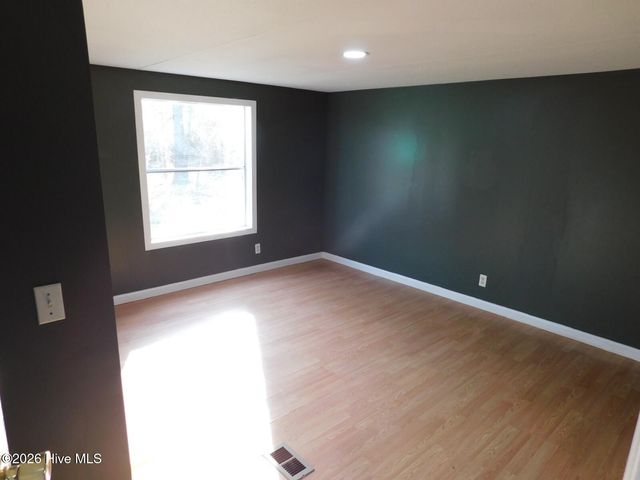 660 Seashell Drive, Kinston, NC 28504