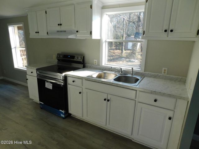 660 Seashell Drive, Kinston, NC 28504