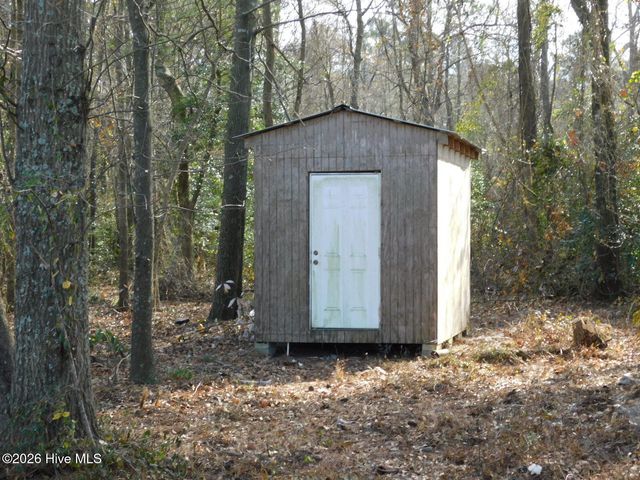 660 Seashell Drive, Kinston, NC 28504