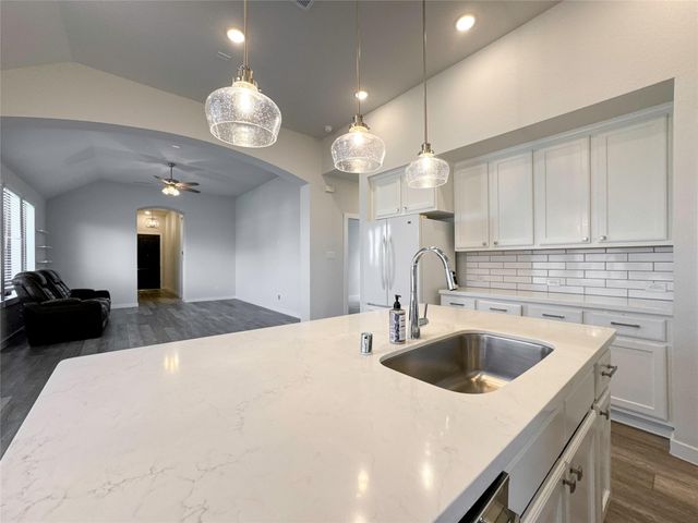 3205 Cornflower Coast Court, Texas City, TX 77568