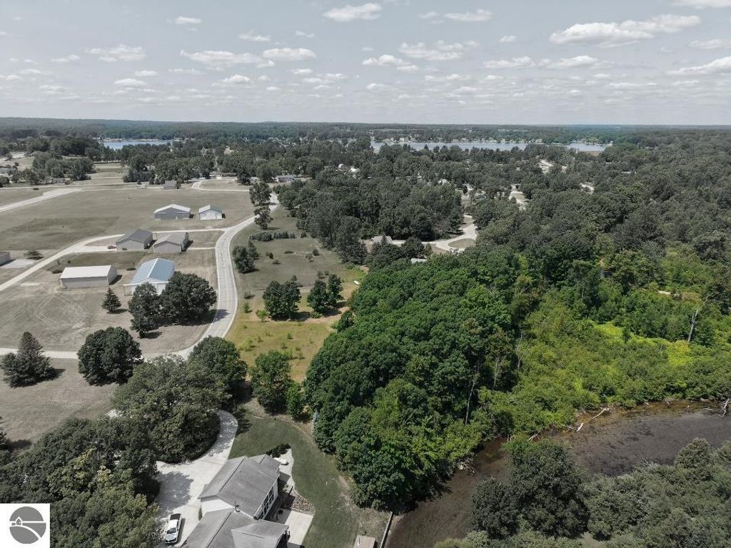 Image 4 of property listing at 1033 & 1035 Bonanza Lane, Weidman, MI 48893