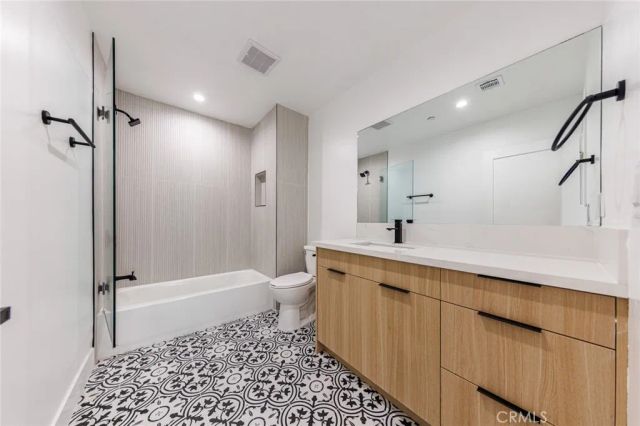 1065 S Corning Street C, Los Angeles, CA 90035