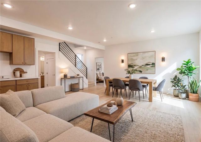 1065 S Corning Street C, Los Angeles, CA 90035