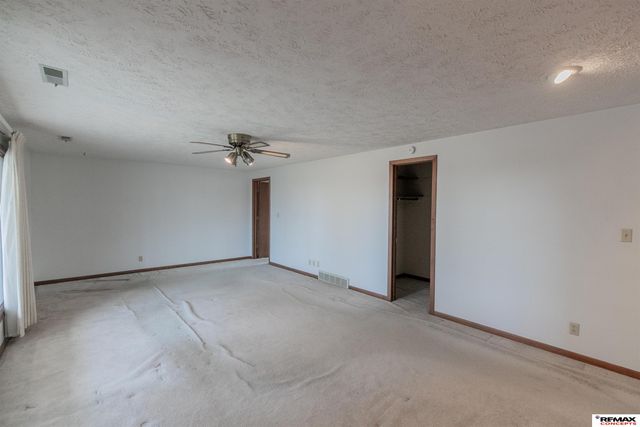 600 McKelvie Road, Lincoln, NE 68521