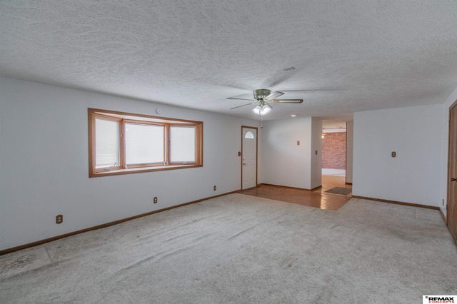 600 McKelvie Road, Lincoln, NE 68521