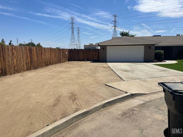 11709 Brockridge Court, Bakersfield, CA 93312