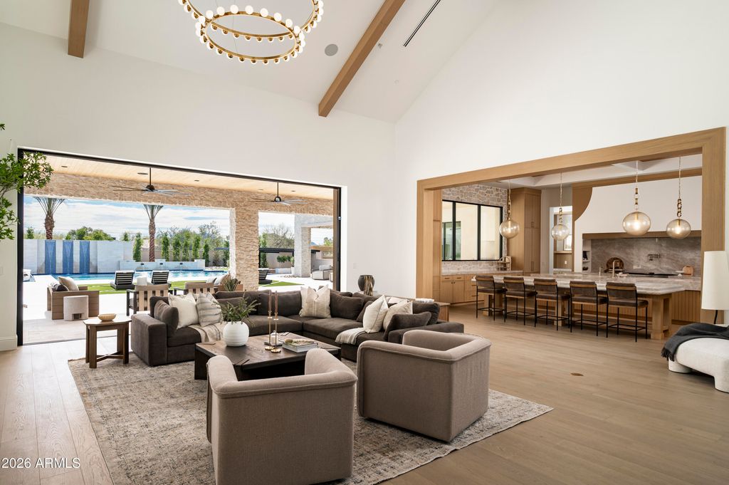 Image 10 of property listing at 7031 E PARADISE Drive, Scottsdale, AZ 85254