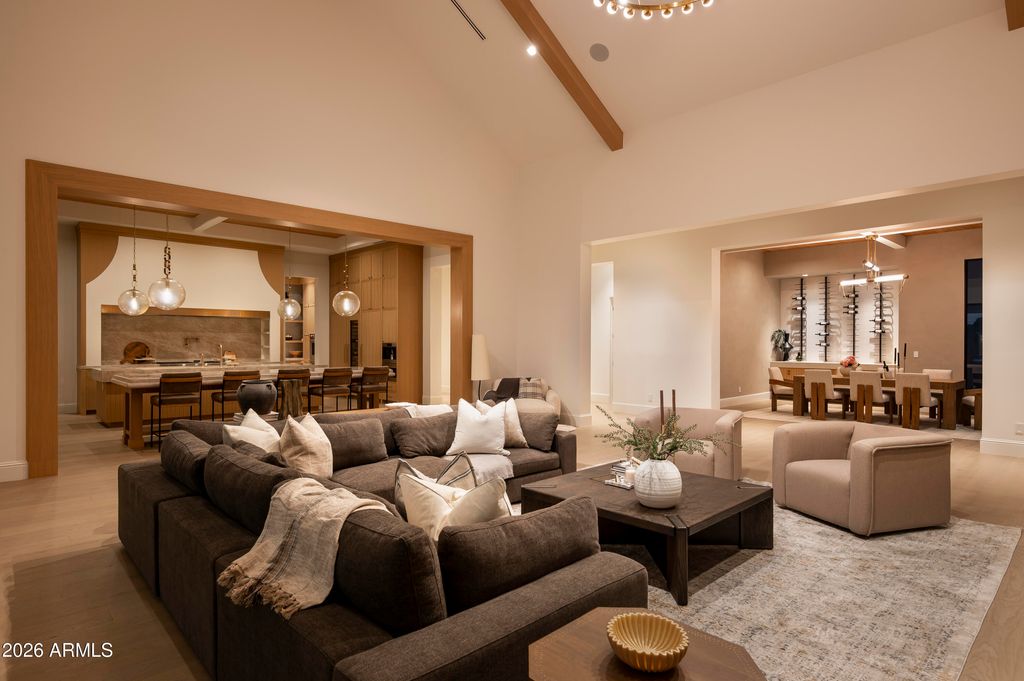 Image 14 of property listing at 7031 E PARADISE Drive, Scottsdale, AZ 85254